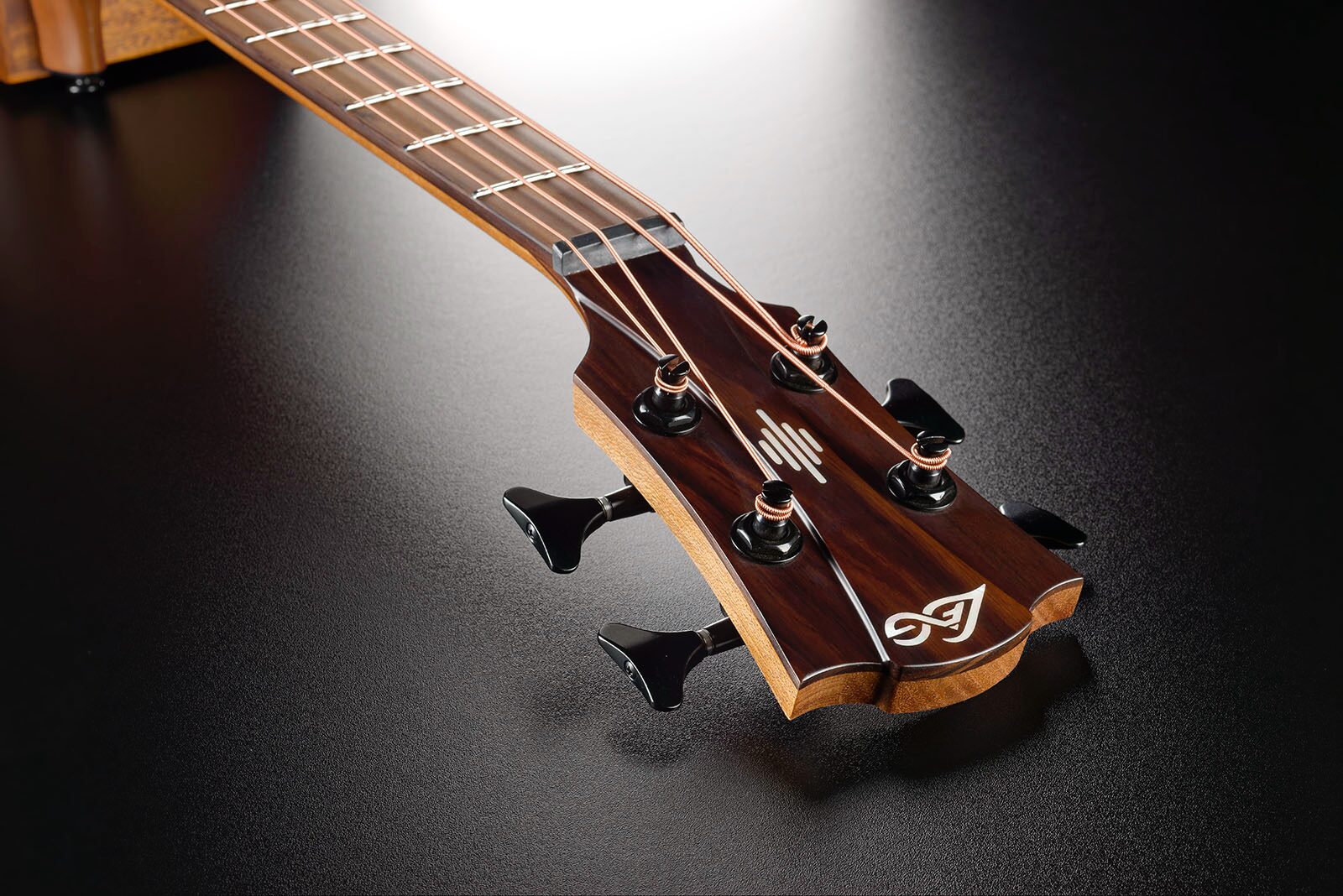 LAG HV10BCE HYVIBE 2 JUMBO ACOUSTIC SMART BASS