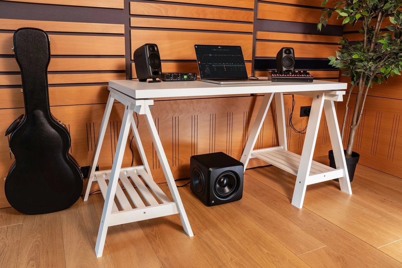 IKMULTIMEDIA ILOUD SUB