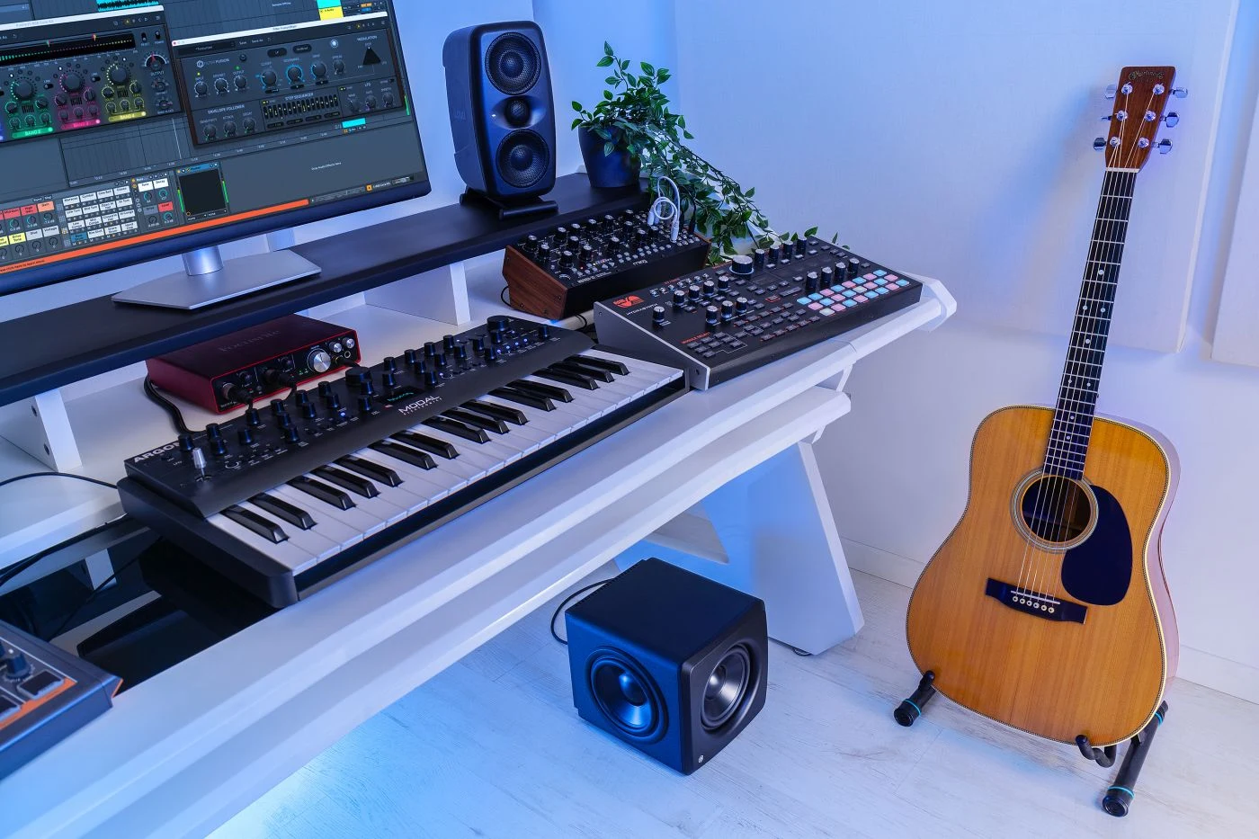 IKMULTIMEDIA ILOUD SUB