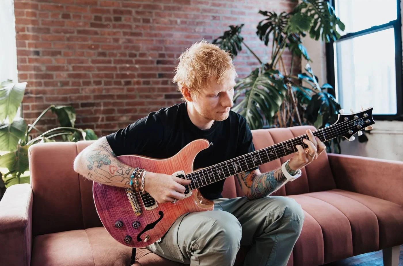 PRS SE ED SHEERAN HOLLOWBODY I PIEZO BARITONE PINK OMBRE
