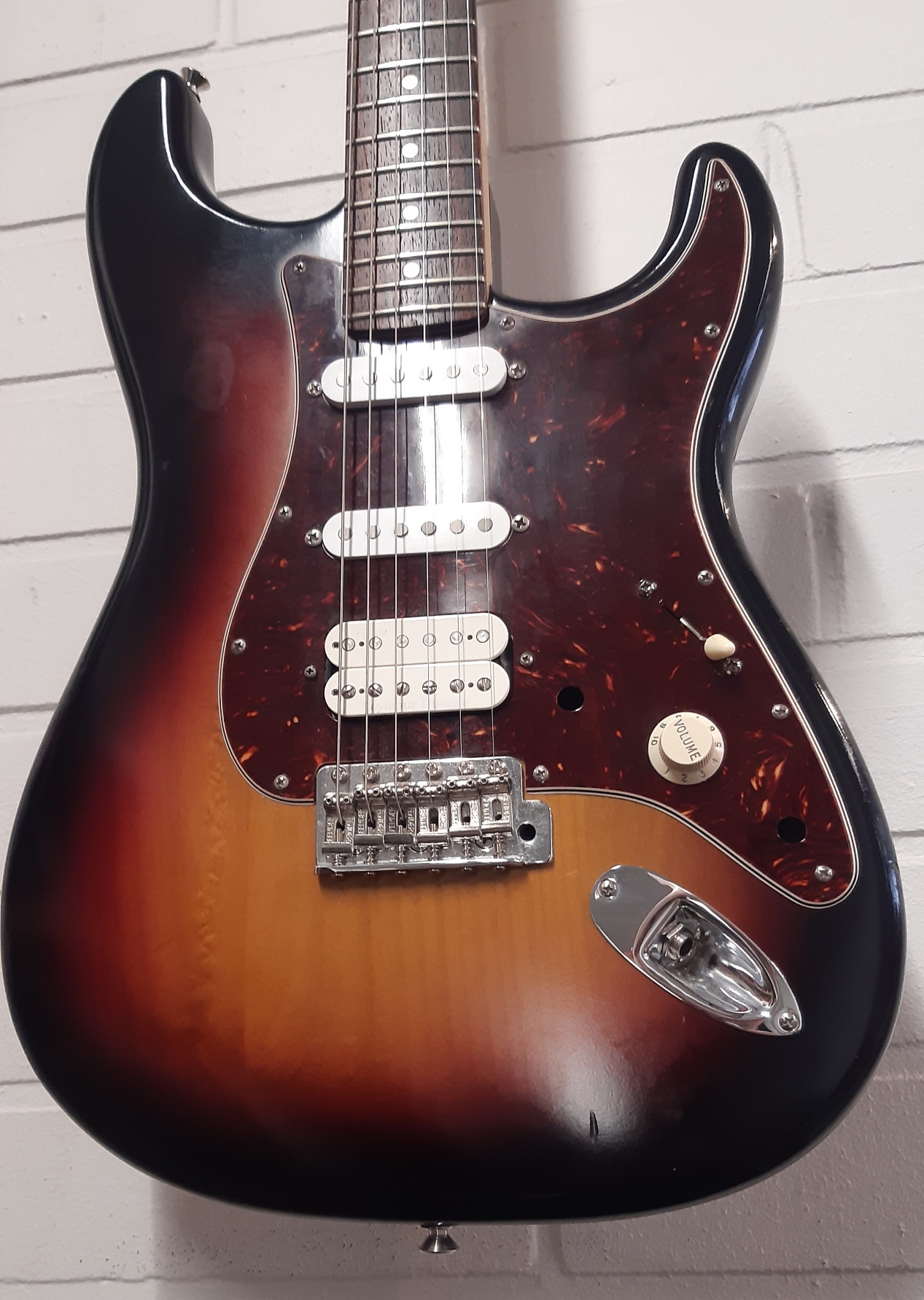 KÄYTETTY FENDER HIGHWAY ONE STRATOCASTER RW 3TS