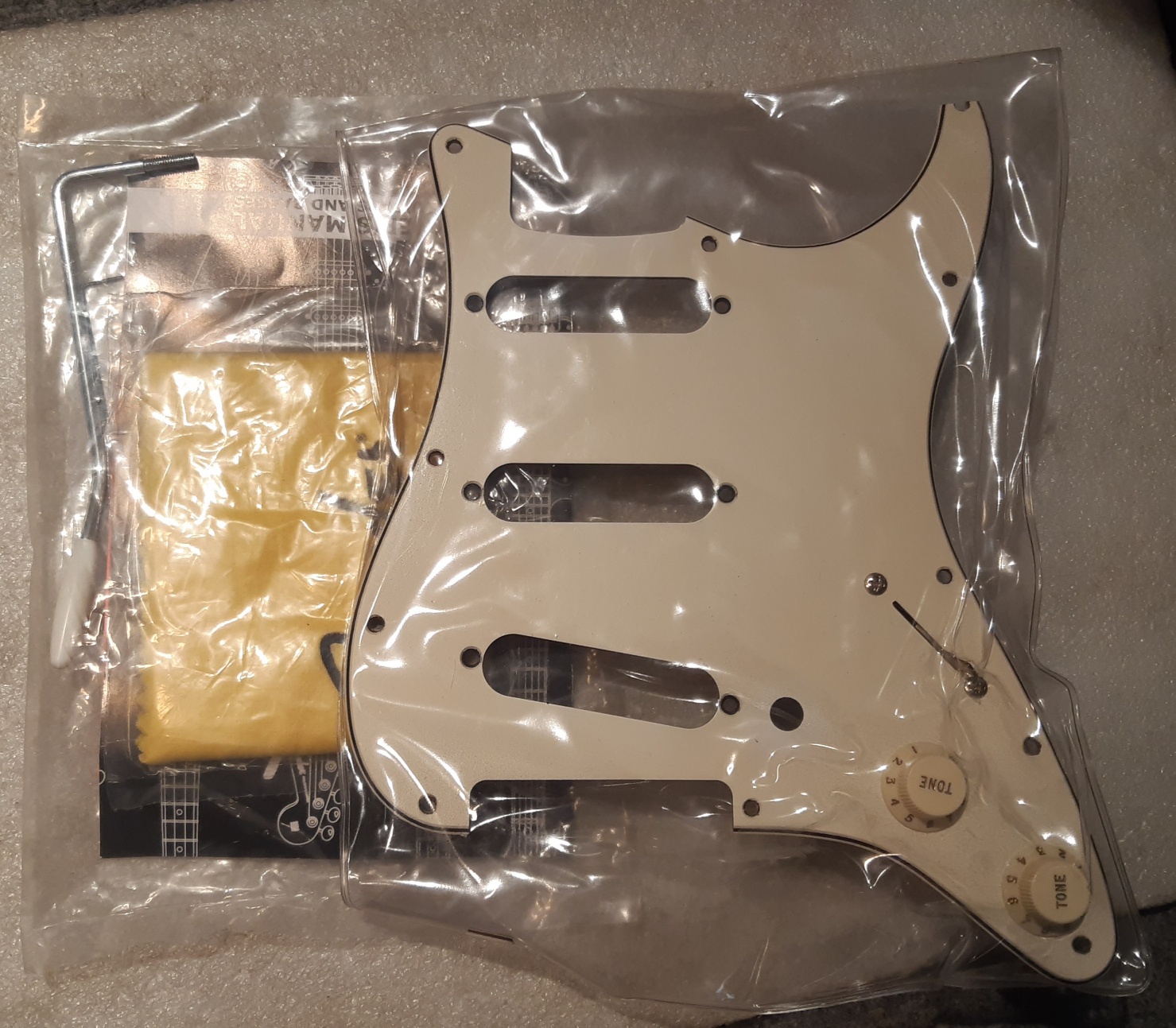 KÄYTETTY FENDER HIGHWAY ONE STRATOCASTER RW 3TS