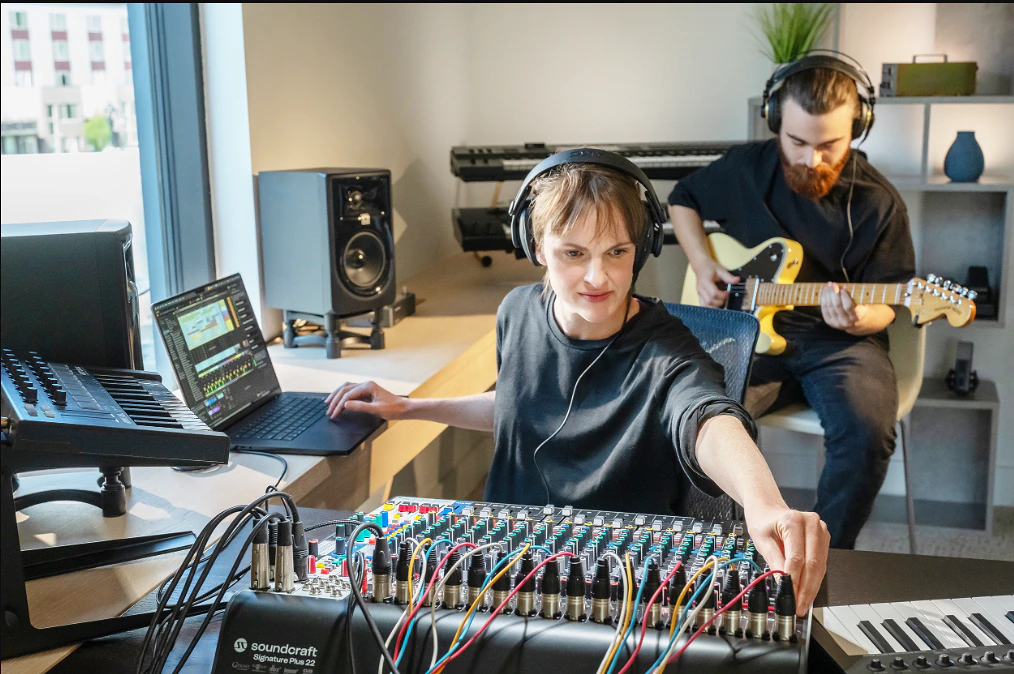 SOUNDCRAFT SIGNATURE PLUS 22