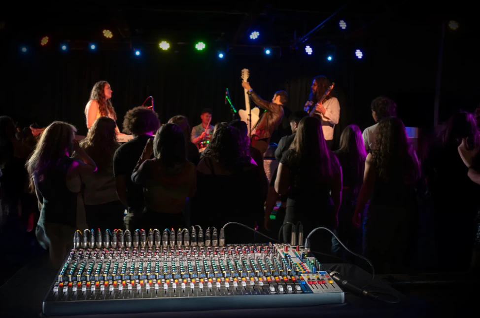 SOUNDCRAFT SIGNATURE PLUS 32